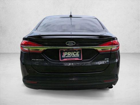 Used 2018 Ford Fusion SE w/ Equipment Group 601A FWD image 5