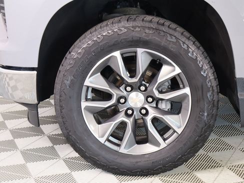 Used 2024 Chevrolet Silverado 1500 LT AWD/4WD image 17