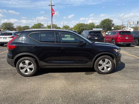 Used 2022 Volvo XC40 T5 Momentum AWD/4WD image 7