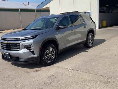 Used 2026 Chevrolet Traverse LT w/ Driver Confidence Package FWD image 4
