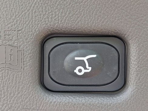 Certified 2023 Lincoln Nautilus Reserve w/ Equipment Group 201A image 15