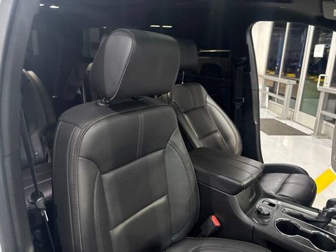Used 2023 Chevrolet Traverse RS AWD/4WD image 40