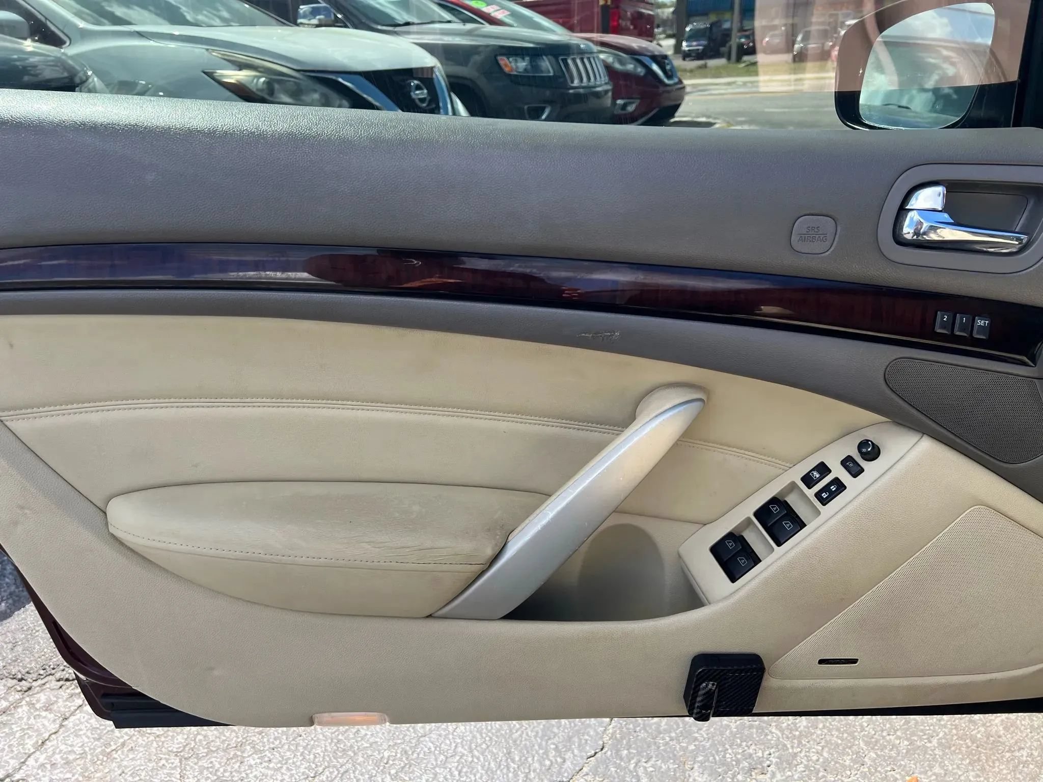 Used 2010 INFINITI G37 Convertible w/ Premium Pkg RWD image 9