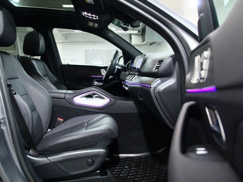 Used 2025 Mercedes-Benz GLS 450 4MATIC image 24