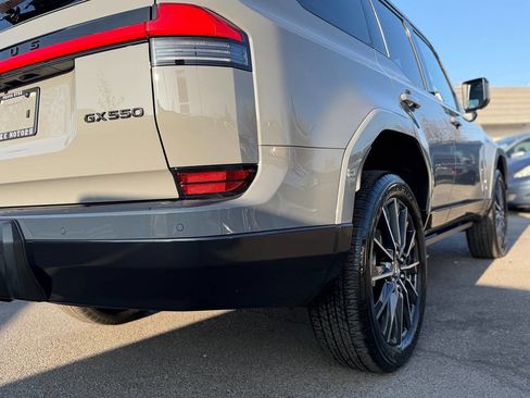 Used 2025 Lexus GX 550 image 38