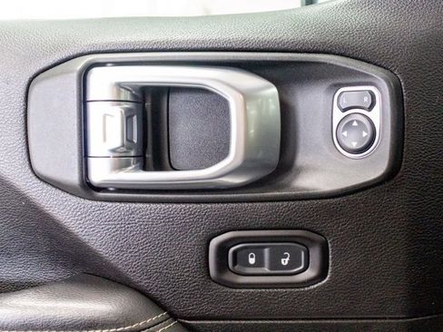 Used 2020 Jeep Wrangler Unlimited Sahara image 11