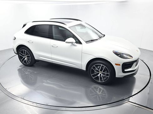 Certified 2023 Porsche Macan AWD/4WD image 42