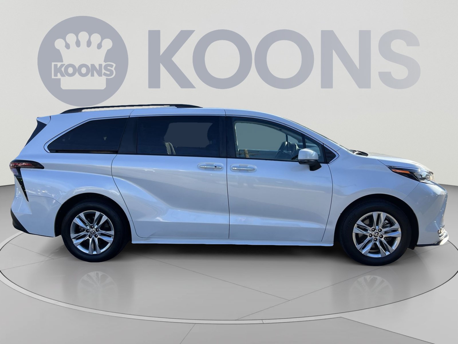 Used 2024 Toyota Sienna XLE w/ XLE Plus Package AWD/4WD image 8
