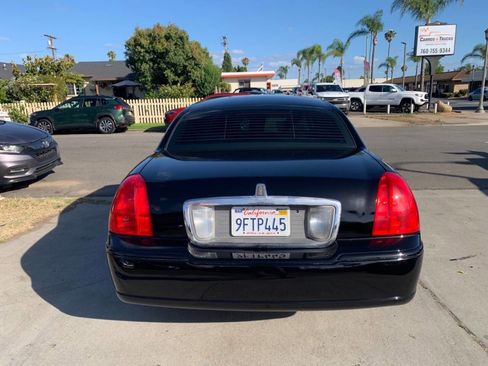 Used 2006 Lincoln Town Car Designer Series RWD image 3