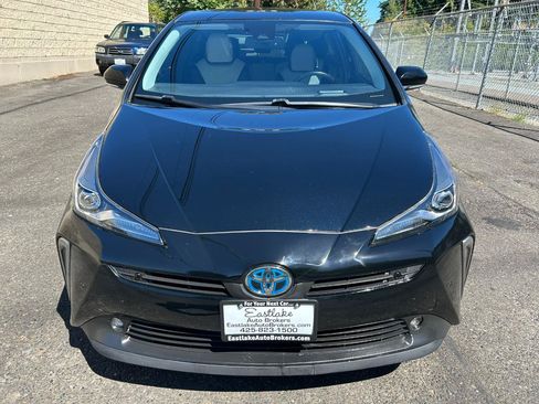 Used 2022 Toyota Prius Limited FWD image 2