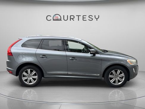 Used 2016 Volvo XC60 T6 Platinum w/ Climate Package image 8