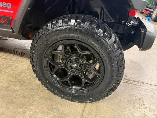 Used 2024 Jeep Wrangler Unlimited Rubicon 4xe w/ Technology Group AWD/4WD image 4
