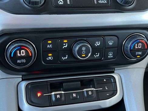 Used 2023 GMC Acadia SLT image 20