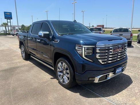 Used 2023 GMC Sierra 1500 Denali w/ Denali Reserve Package AWD/4WD image 3