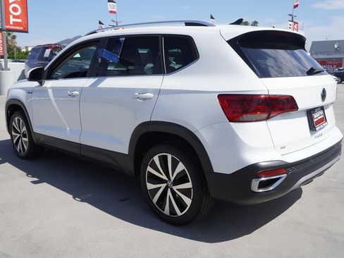 Used 2022 Volkswagen Taos SE FWD image 5