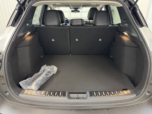 New 2026 Nissan Kicks SR image 23