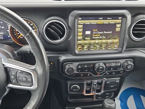 Used 2020 Jeep Gladiator Overland image 11