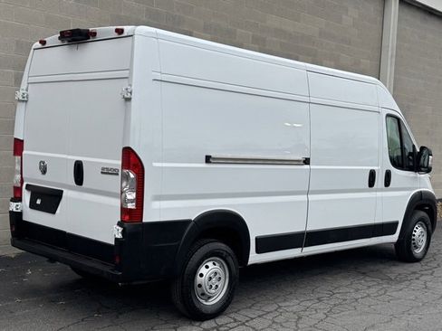 Used 2025 RAM ProMaster 2500 w/ Convenience Group image 8