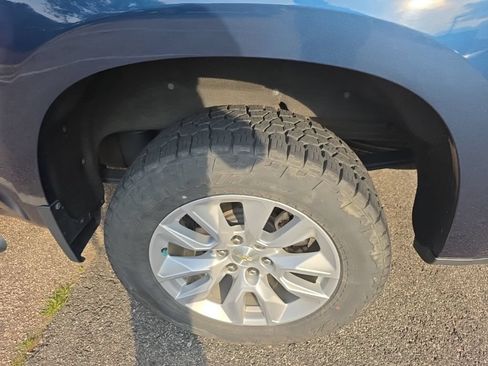 Used 2020 Chevrolet Silverado 1500 Custom w/ Custom Value Package AWD/4WD image 7