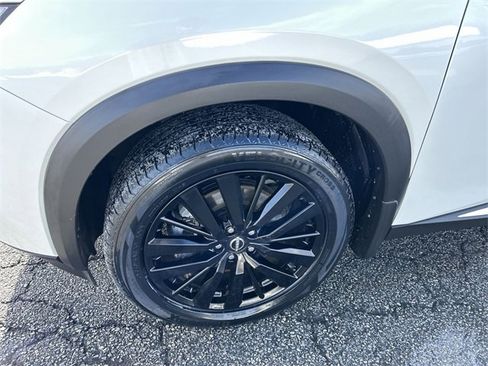 Used 2023 Nissan Pathfinder Platinum w/ Black Appearance Package image 10