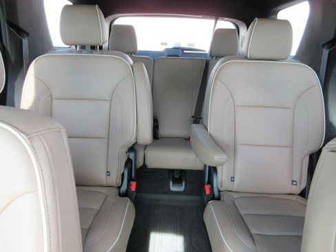 Certified 2022 Chevrolet Traverse Premier w/ LPO, Floor Liner Package AWD/4WD image 11
