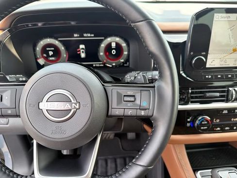 Used 2025 Nissan Pathfinder Platinum AWD/4WD image 25