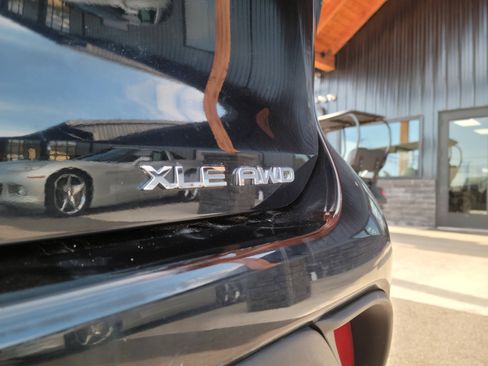 Used 2021 Toyota Highlander XLE image 22