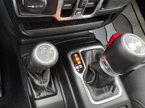 Used 2024 Jeep Wrangler Sahara image 30