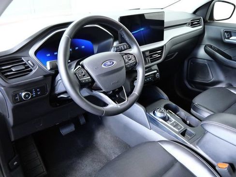 Certified 2025 Ford Escape Platinum AWD/4WD image 3