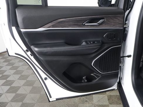 Used 2023 Jeep Grand Cherokee Limited AWD/4WD image 30