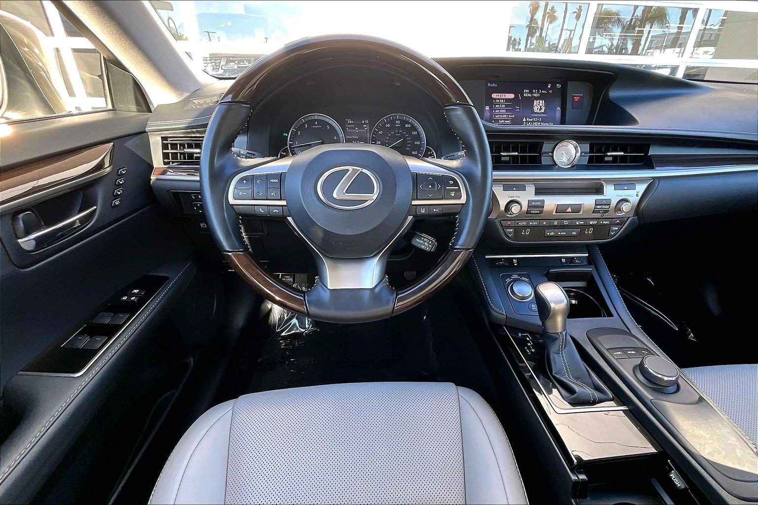 Used 2017 Lexus ES 350 w/ Premium Package FWD image 5