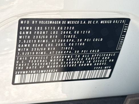 Certified 2025 Volkswagen Tiguan SE w/ Panoramic Sunroof Package AWD/4WD image 29