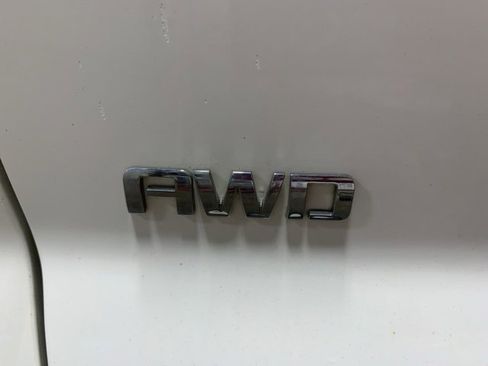 Used 2011 Chevrolet Traverse LTZ image 34