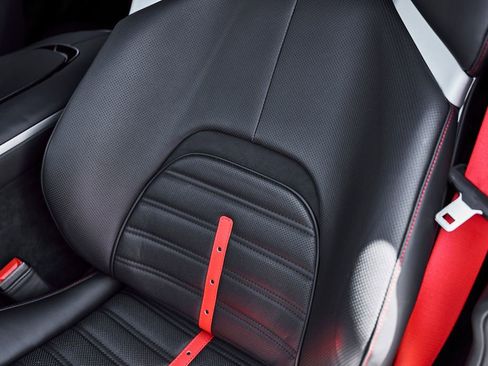 Used 2025 Ferrari Purosangue AWD/4WD image 60