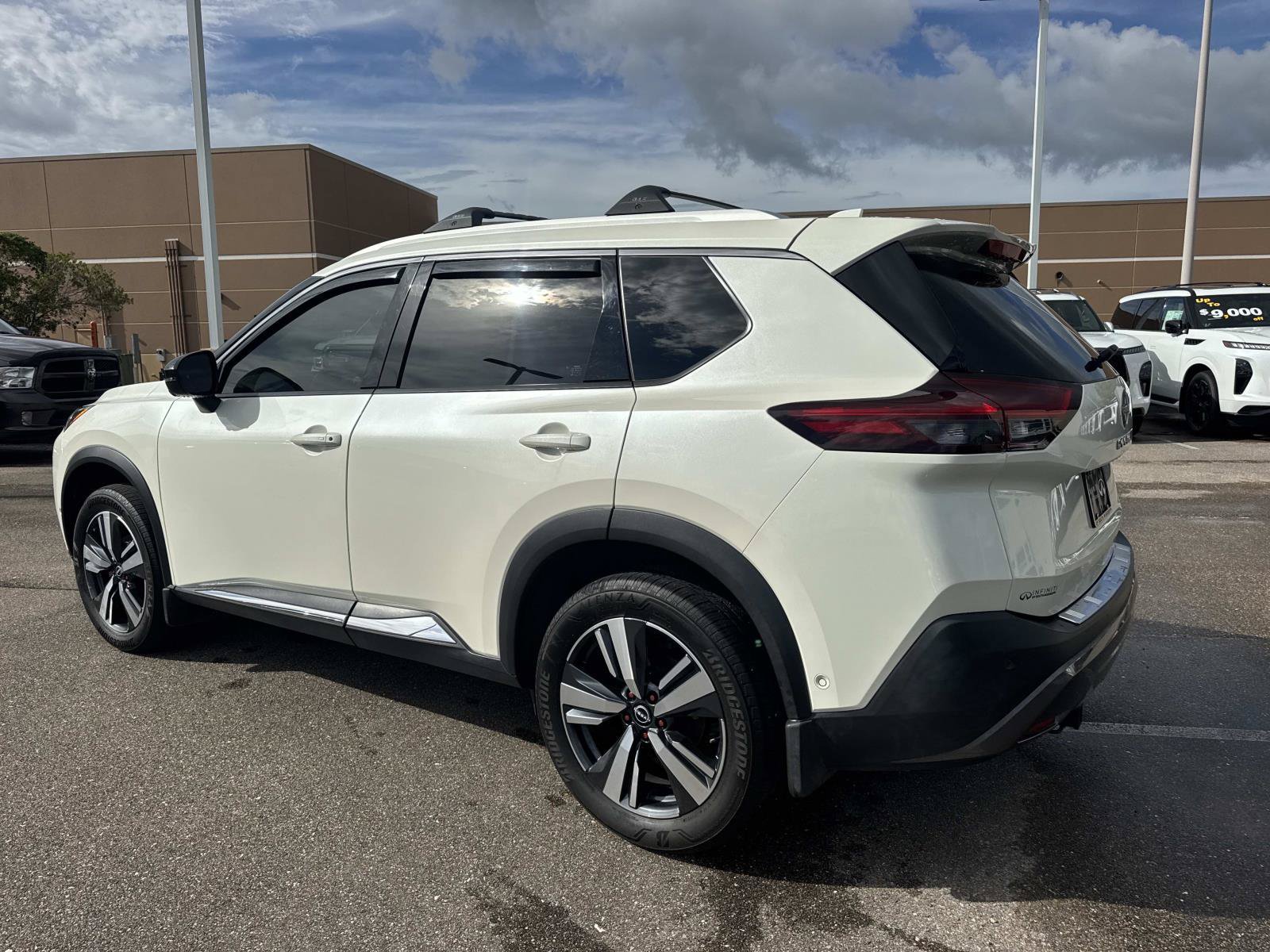 Used 2023 Nissan Rogue SL w/ SL Premium Package FWD image 8