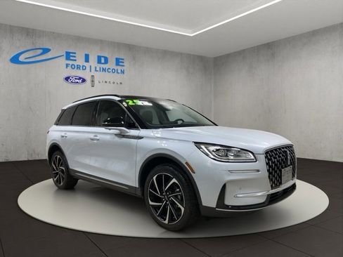 Used 2025 Lincoln Corsair Reserve image 1