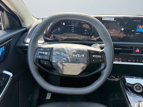 New 2025 Kia EV6 Light w/ Light LR Technology Package AWD/4WD image 12