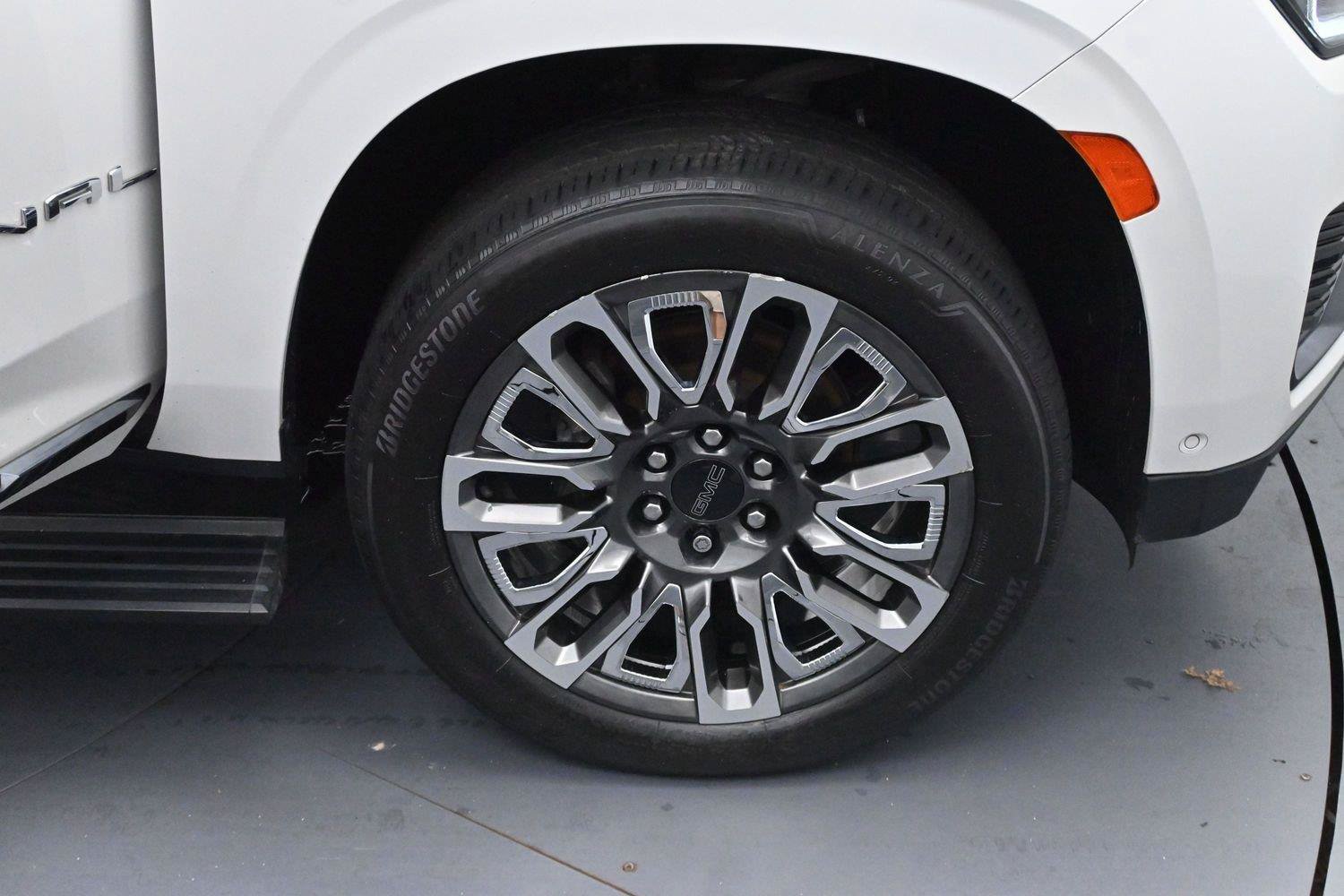 Used 2023 GMC Yukon XL Denali Ultimate AWD/4WD image 40