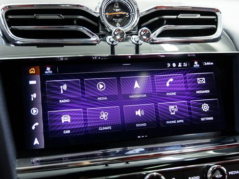Used 2022 Bentley Bentayga image 31