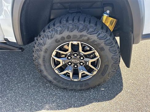 Used 2024 Chevrolet Colorado ZR2 w/ ZR2 Convenience Package III image 11