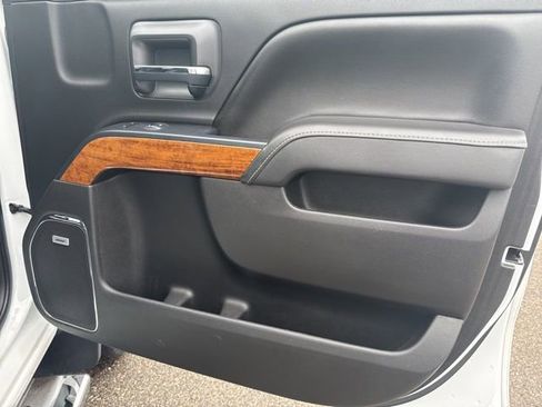 Used 2017 Chevrolet Silverado 2500 High Country w/ Duramax Plus Package image 9