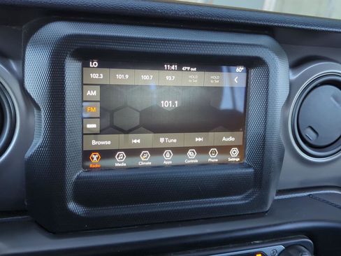 Used 2022 Jeep Gladiator Willys image 17