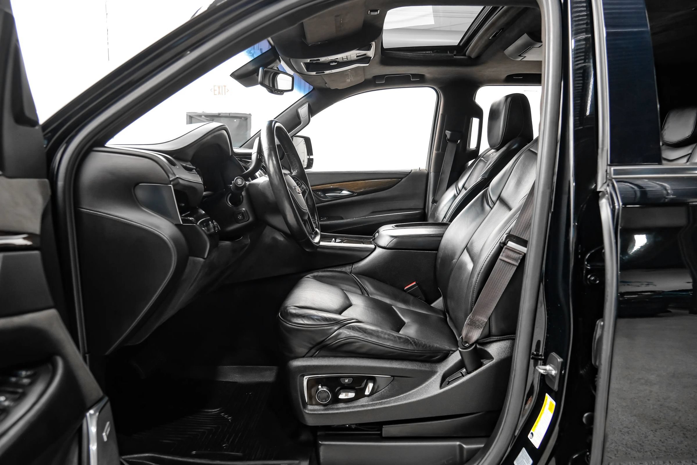 Used 2016 Cadillac Escalade Platinum AWD/4WD image 41