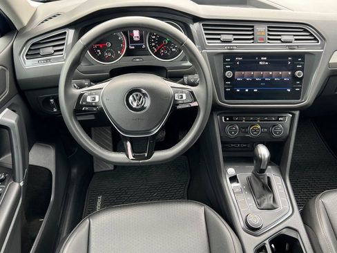 Used 2020 Volkswagen Tiguan SE w/ 3rd Row Seat Package image 11