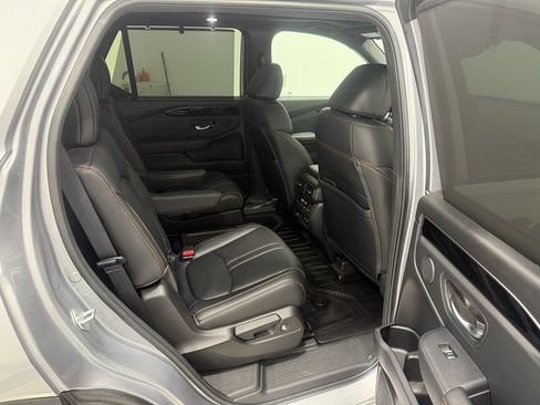 Used 2025 Honda Pilot TrailSport image 29