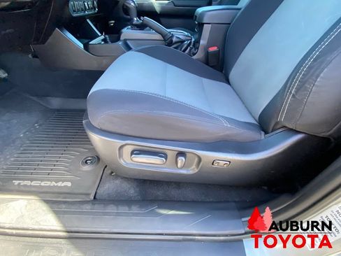 Used 2021 Toyota Tacoma TRD Off-Road w/ Technology Package AWD/4WD image 31