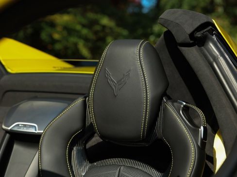 Used 2025 Chevrolet Corvette Z06 w/ Chrome Exterior Badge Package image 22