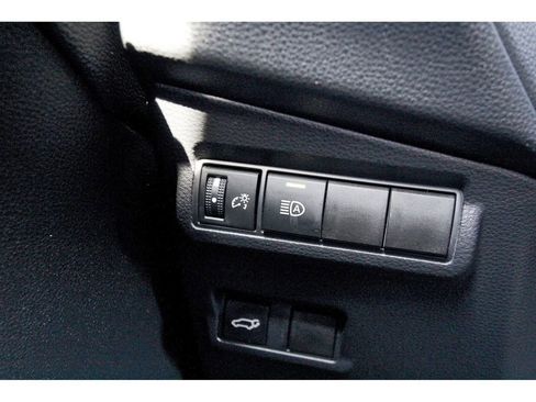 Used 2024 Toyota Corolla Cross XLE image 22