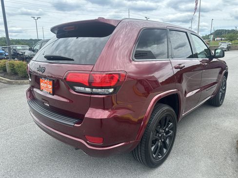 Used 2022 Jeep Grand Cherokee Laredo X AWD/4WD image 9