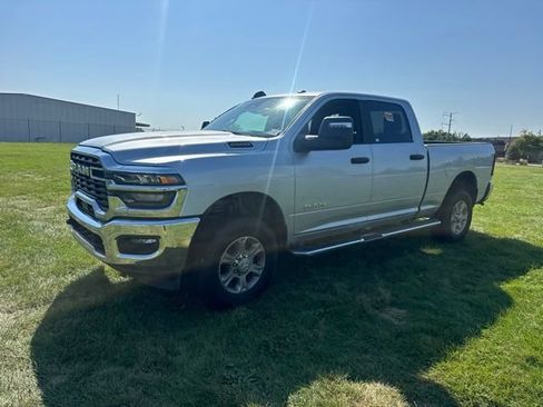 Used 2026 RAM 2500 Big Horn AWD/4WD image 5